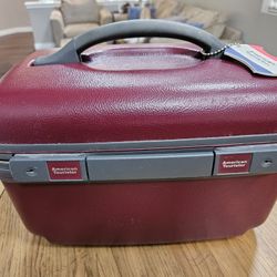 American Tourister Train Case