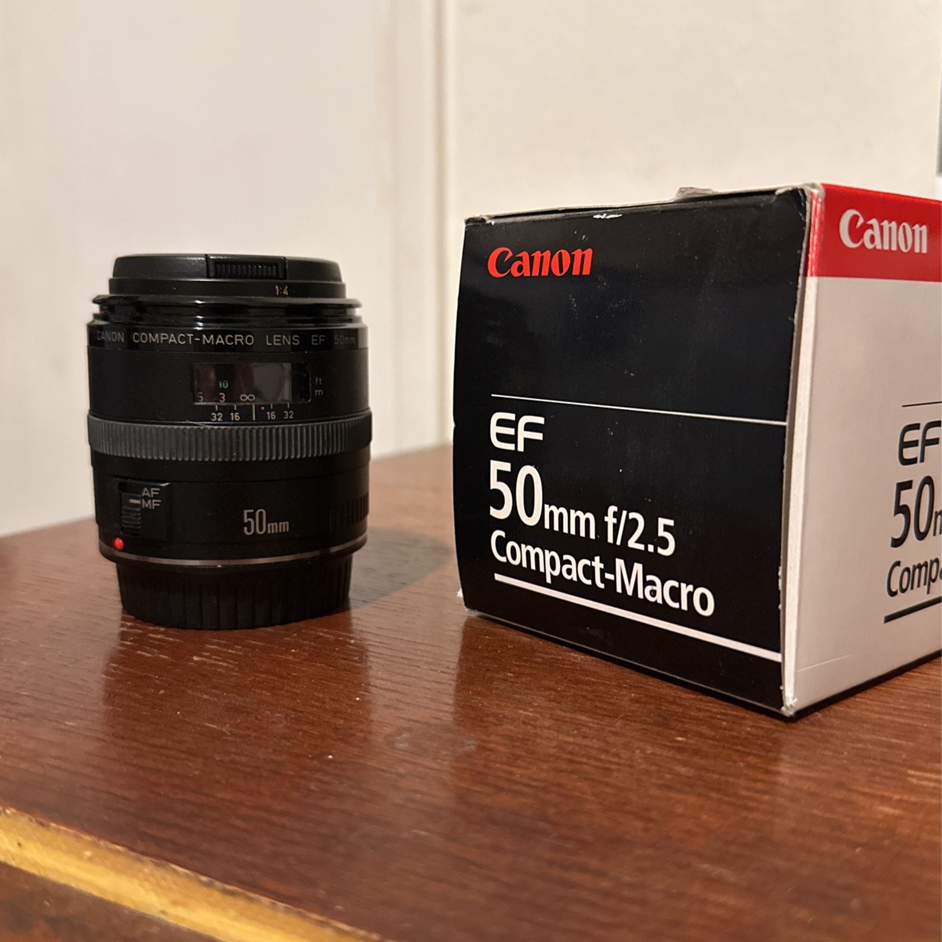 Canon EF 50mm F/2.5. Compact-Macro