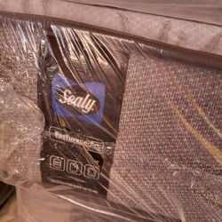 New FULL SIZE SEALY POSTERPEDIC MATTRESS 