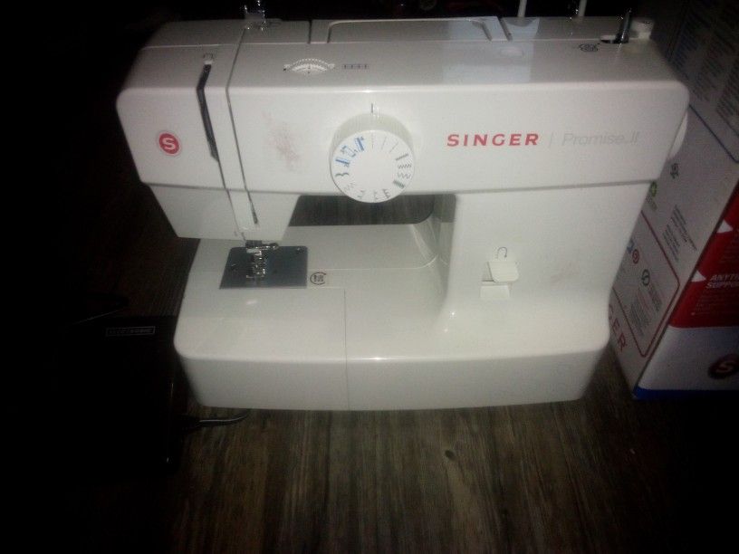 Singer Promise II 1512 Sewing Machine
