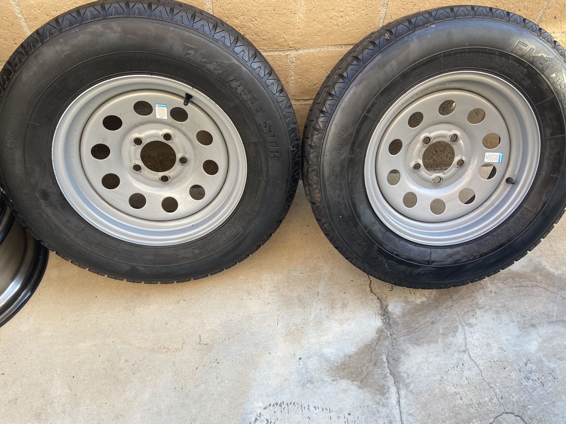 205/75R 15 off a hallmark cargo 20’ trailer one trip to the desert like new lugs wheels and 5 tires $500 obo