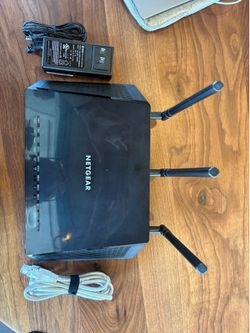 NETGEAR Nighthawk AX2700 Router Black in good condition with plug