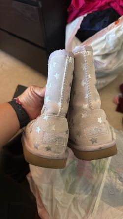 Ugg size 4 toddler $10