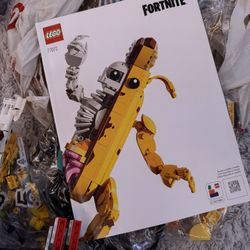 Fortnite Peely & Battle Bus Lego