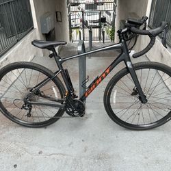 Giant Revolt 2 Gravel Bike 