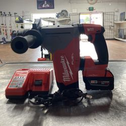 Milwaukee Rotary Hammer 