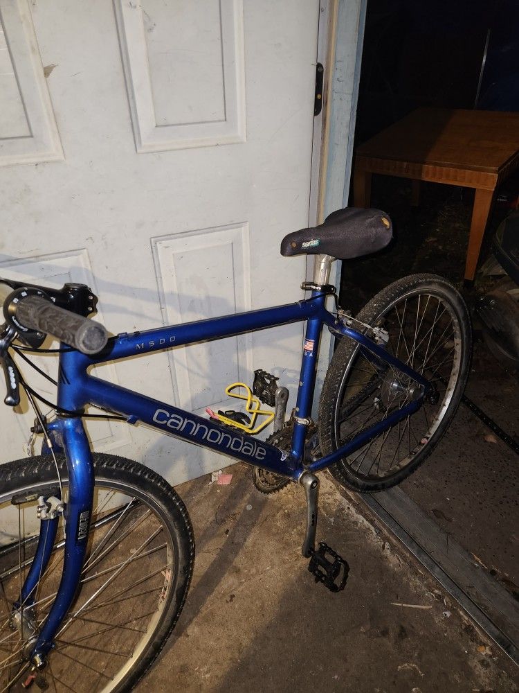 Vintage classic 90s Cannondale M500 mountain city bike bicycle 18 inch blue aluminum 

This is a beautiful vintage early '90s Cannondale mountain bike