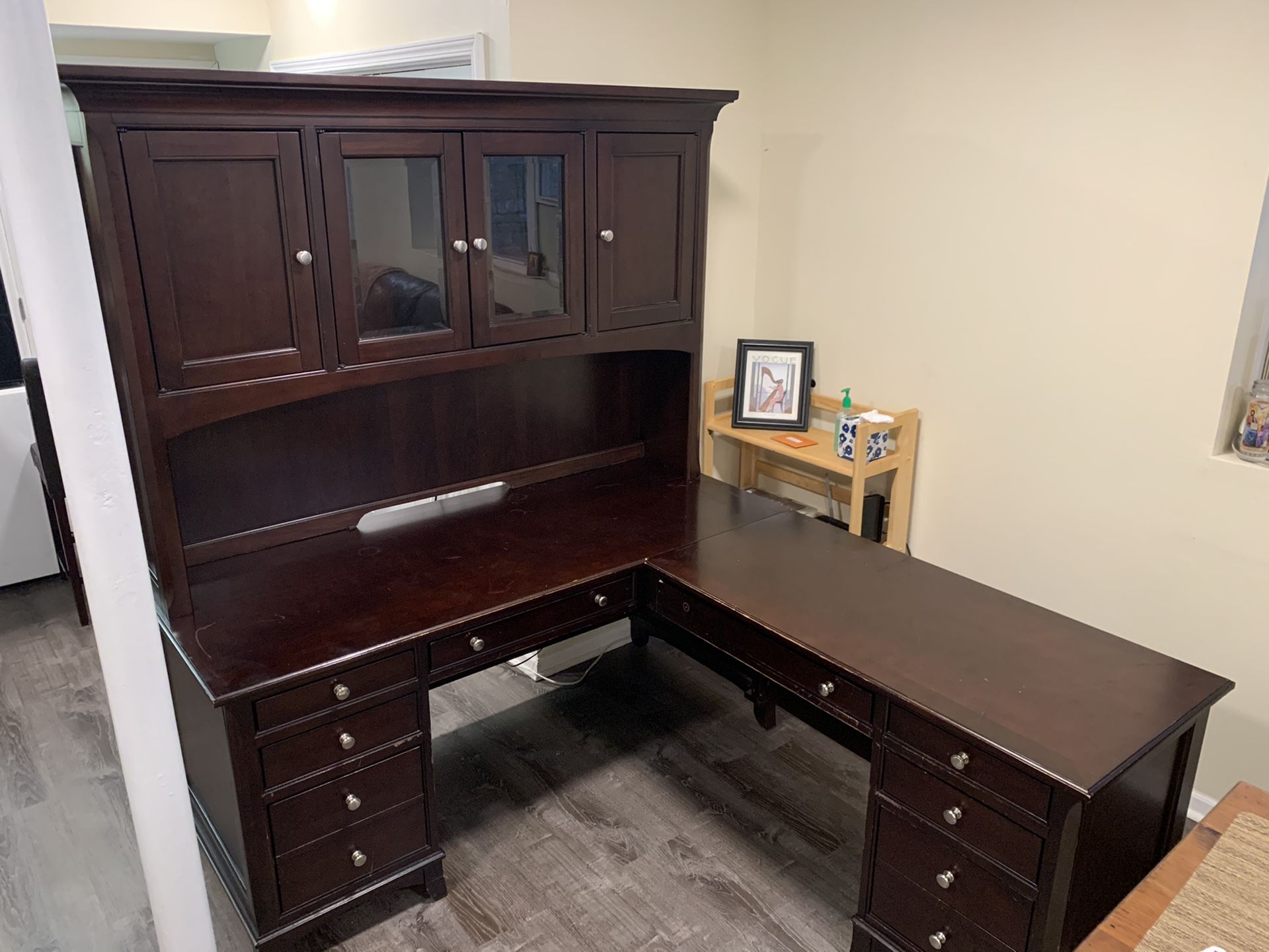 Executive Desk L-Shape with right return and hutch