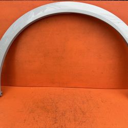 2018-2020 AUDI E-TRON RIGHT PASSENGER FRONT FENDER FLARE MOULDING OEM 4KE853718