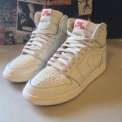 Authenticity Guarantee
Nike Air Jordan 1 Retro High OG GS 575441-114 Sail University Red Size 7 Youth