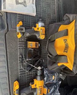 DEWALT 20V MAX Drill & Impact Driver Combo Kit w/ 2 Batteries + Charger (NEW)
