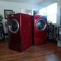 Washer And Dryer With Pedestals