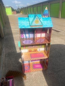 Frozen dollhouse