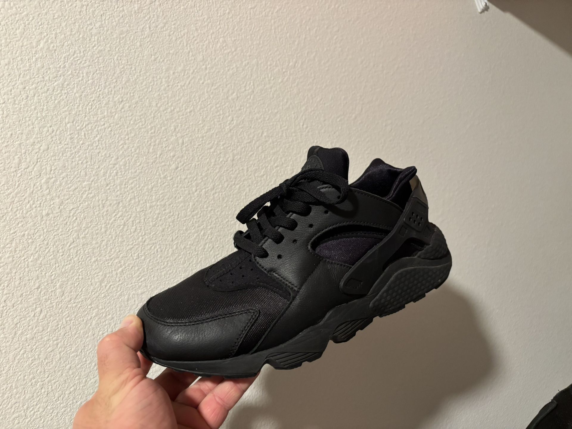 Nike Huarache Size 10.5 All Black
