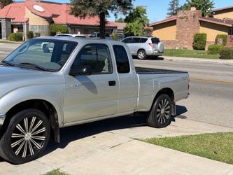 Toyota Tacoma model 2002 Gray color short bed
