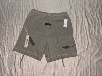 Essientials fear of god shorts size small🔥🔥