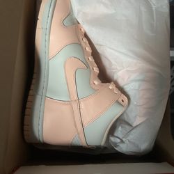 Nike Dunk Size 9.5 New 