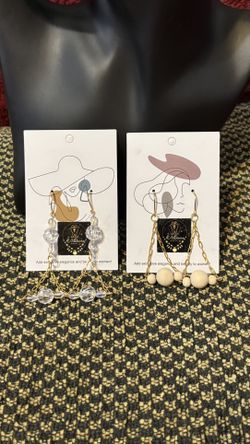 Elegant White Cristal And Wooden Beads Earring 