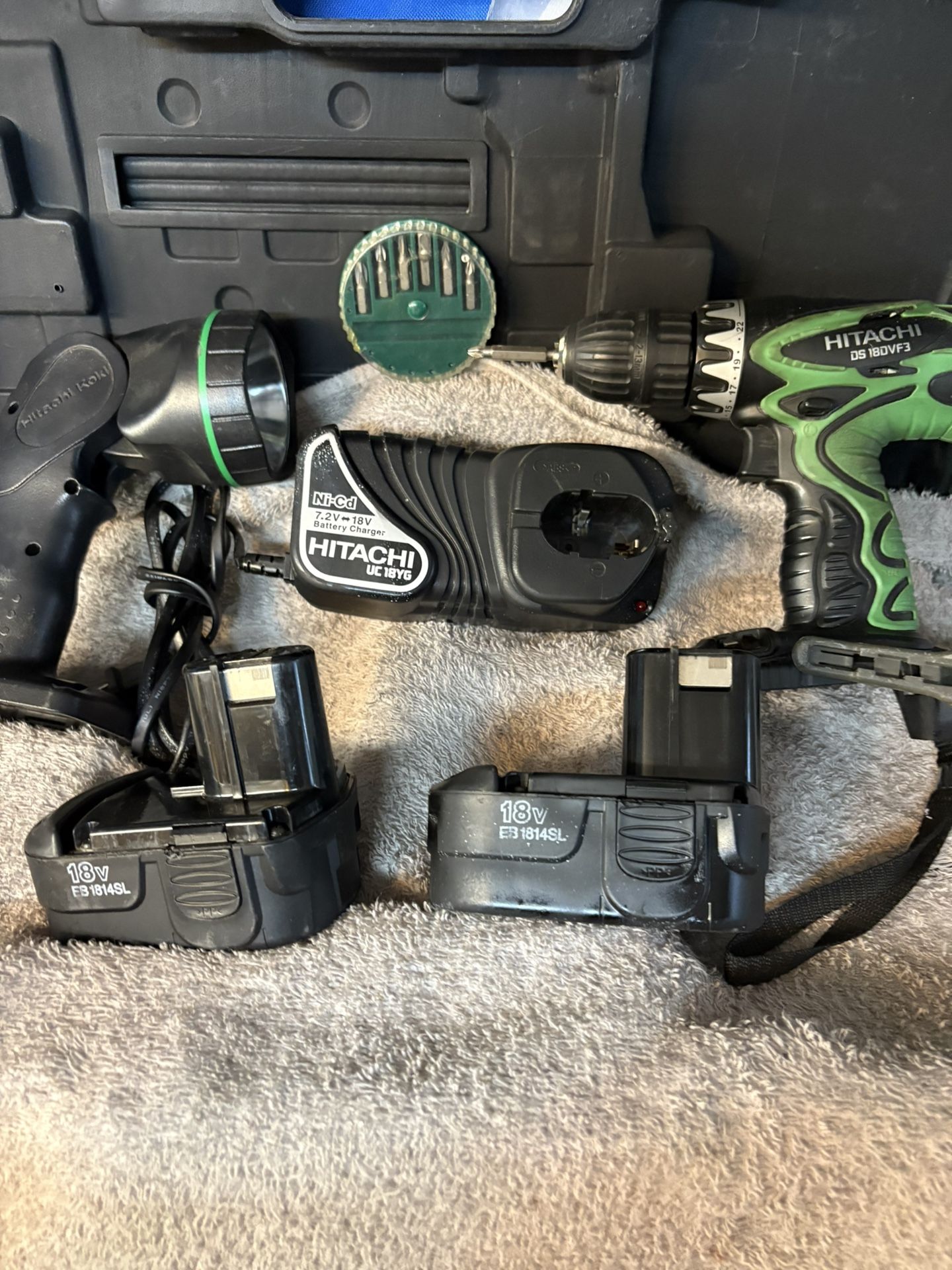 Hitachi 18V, 1/2” Cordless Drill Driver Kit —DS18DVF3-Clean–1200 RPM, 2 Batts/Chrgr, Worklite , Case