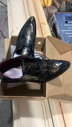 Dress shoes