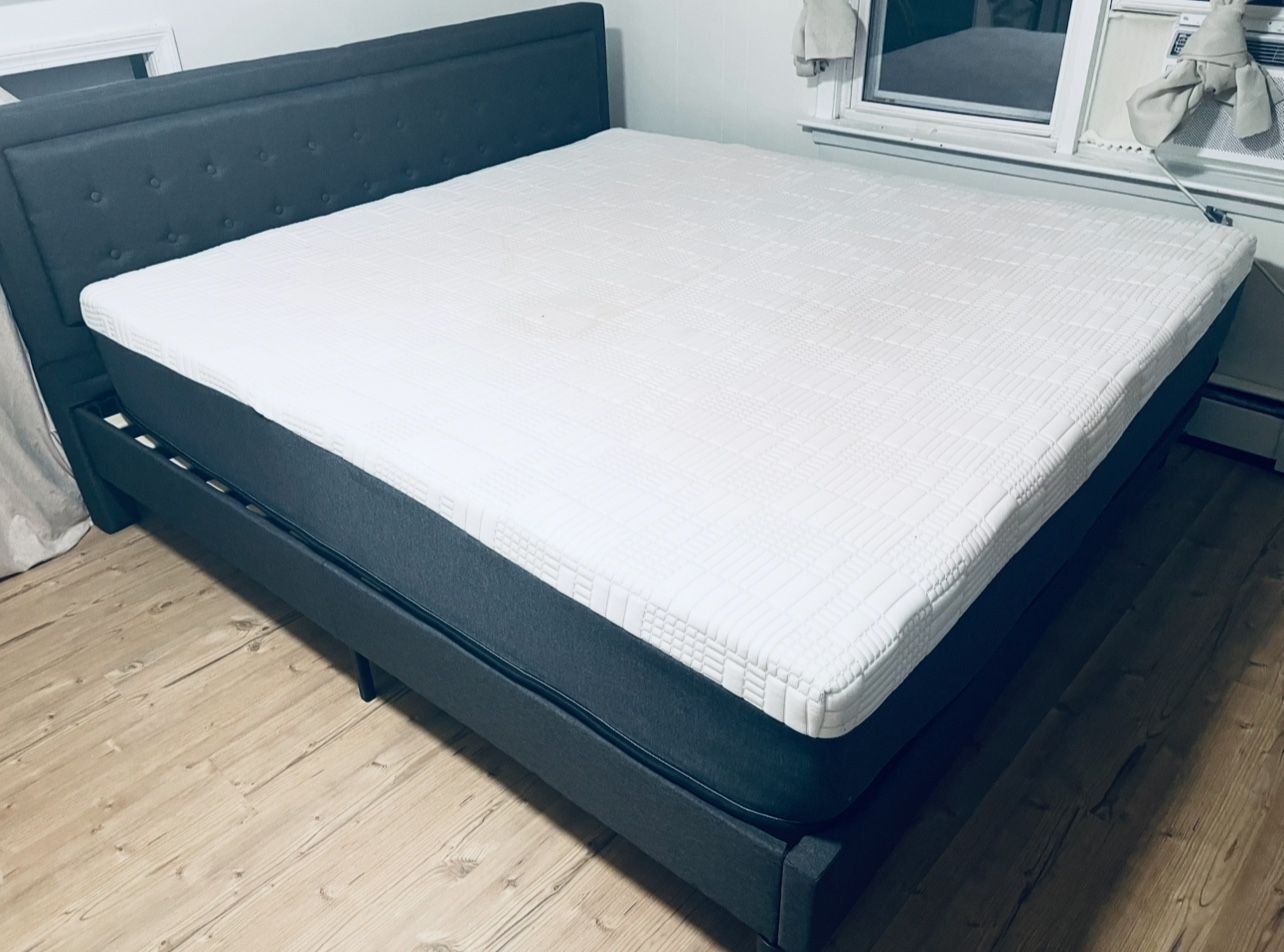 Set King Memory Foam Gel Thick 13”& Bed Frame  Brand New Delivery Available All Cities 