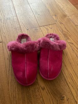 Women’s UGG slippers , size 10