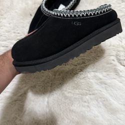 Women’s Uggs Size 7