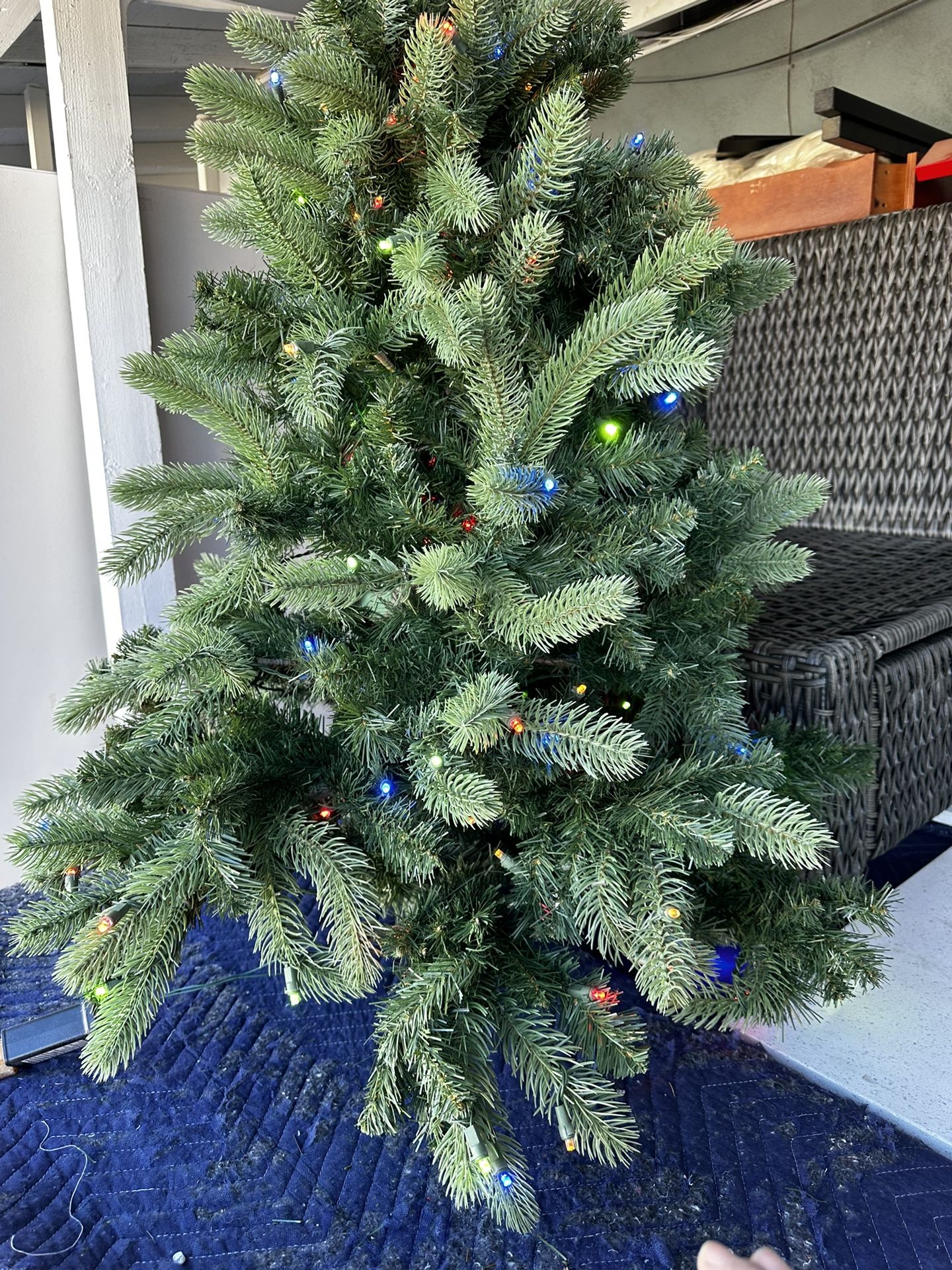 small christmas tree heavy duty branchs nice 3fts higth wt mini ligths only $80 we im hesperia we talk cajas le sale