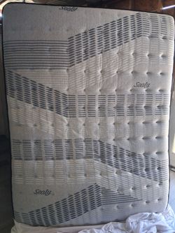 Sealy palatial crest queen Mattress