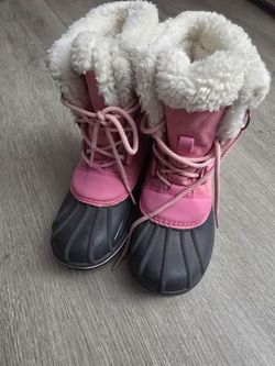 Snow boots size 3