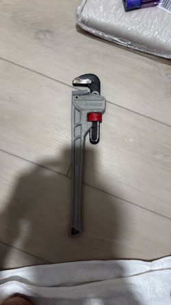 Pipe wrench