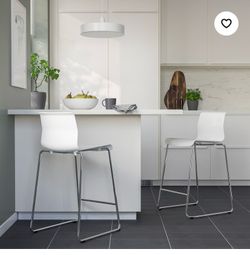 Table and 4 stools semi new 500 $$$$