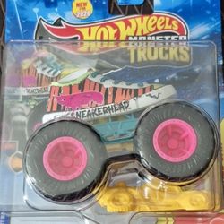 Hot Wheels Monster Truck  “SNEAKERHEAD” Champion Crashers  1:64 