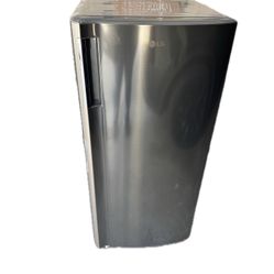 LG 6.0 cu. ft. Single Door Refrigerator with Inverter Compressor and Pocket Handle in Platinum Silver