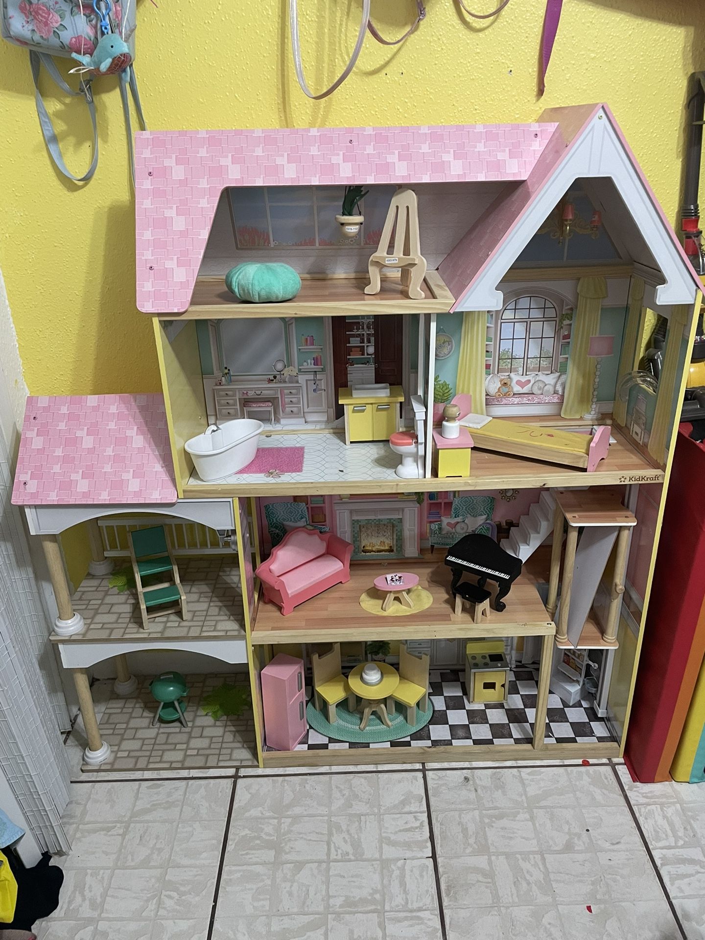 Wood Dollhouse 