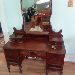 Makeup vintage Victorian vanity (cash only)