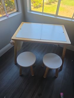 Sensory table with 2 stools