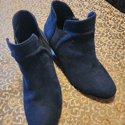 NAVY BLUE SUEDE ANKLE BOOTS