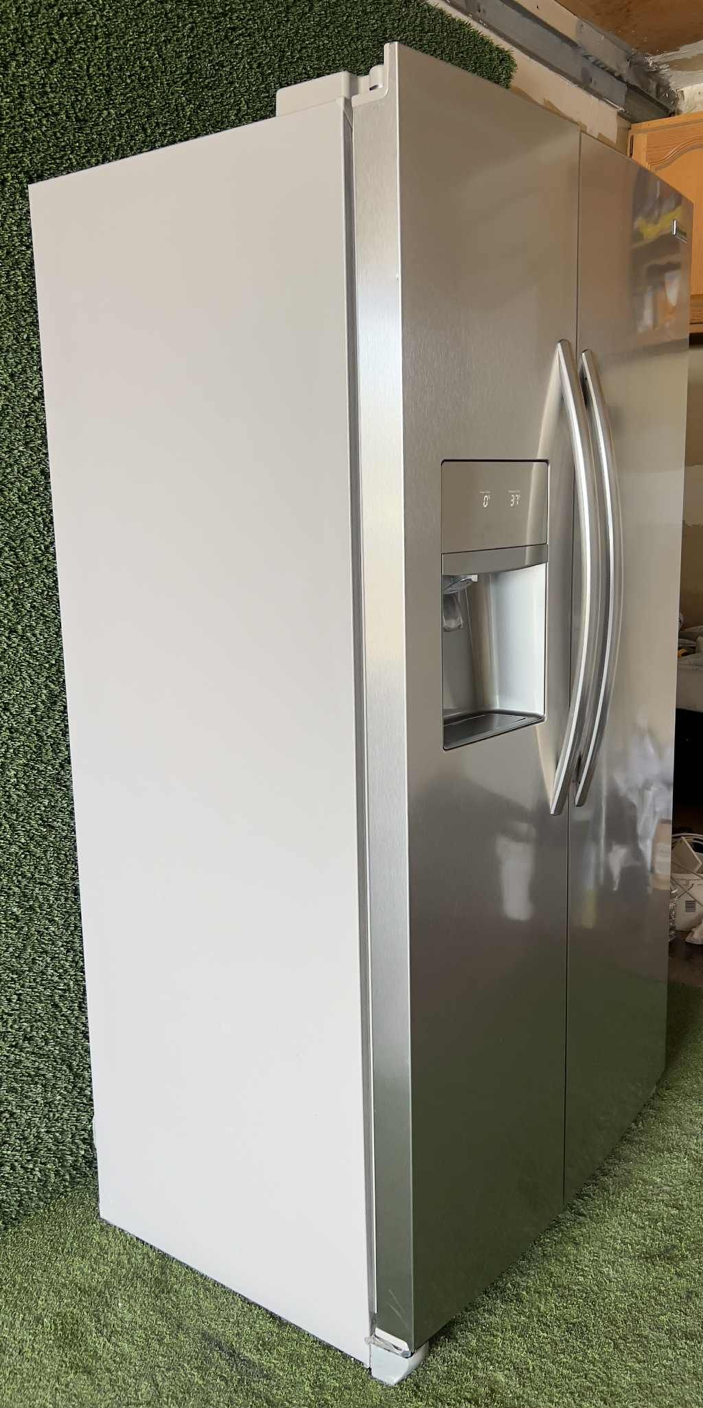 FRIGIDAIRE REFRIGERATOR