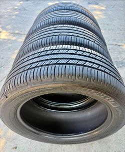 215/55/17 Michelin Selling a set of 4 tires in excellent condition 🫡