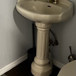 Pedestal Sink 