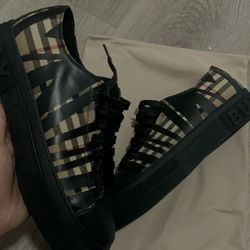 Burberry Size 9.5 $140$ 