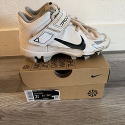 Nike - Force Trout 8 Keystone - Youth 2.5