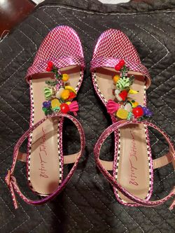 BETSEY JOHNSON SANDALS FRUIT DECOR SZ 8
