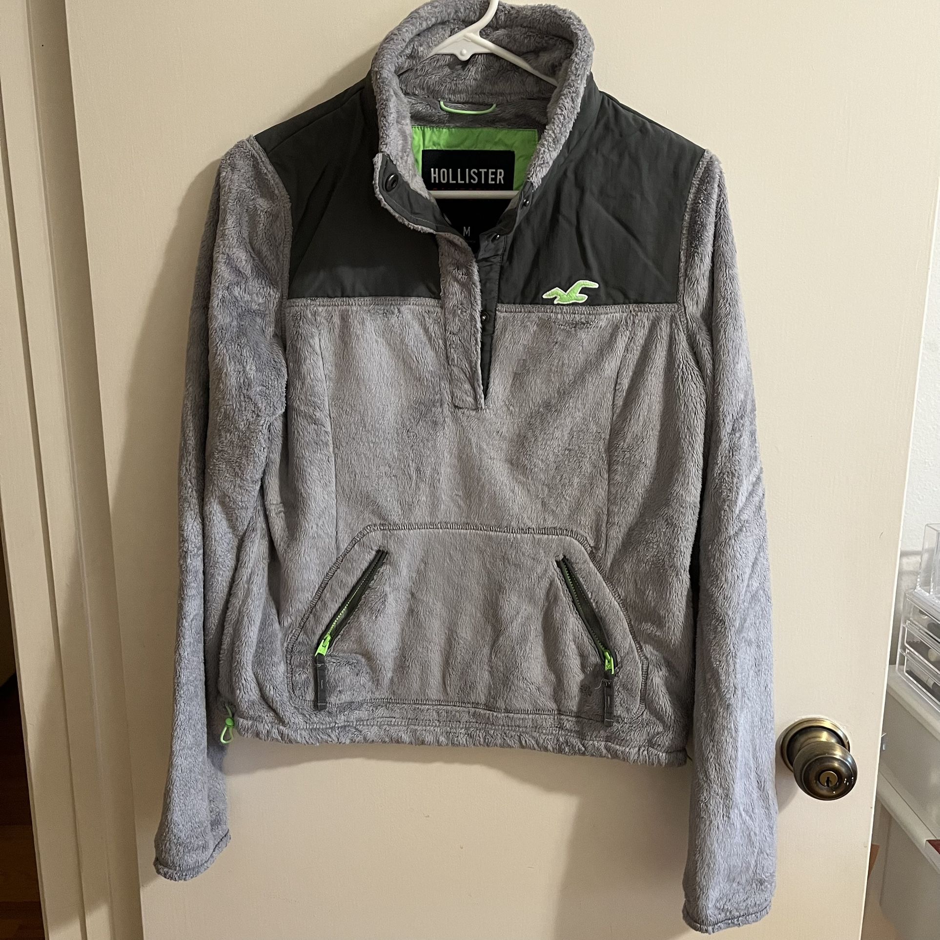 Hollister Womens Size Medium Grey Fluffy Fleece Sherpa Pullover Jacket