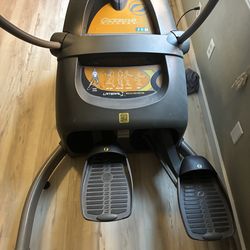 Exercise elliptical Octane fitness