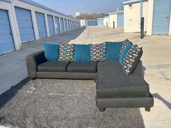 Free Delivery 🚚 Gray Sectional/ Sala Seccional Gris