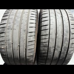 A Pair Michelin Pilot Sport 4-  285/40R20