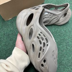 YEEZY FOAM RUNNER STONE SAGE SIZE 9