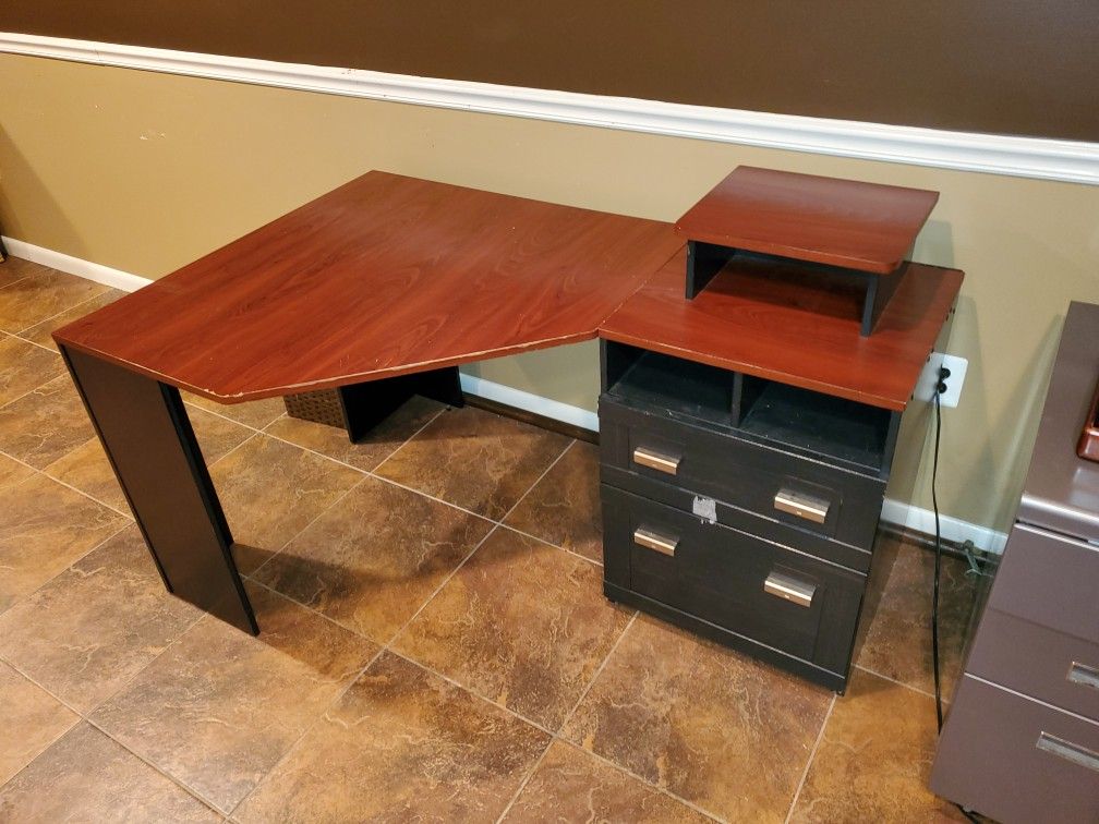 Corner desk